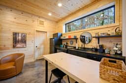 BLK JCK Cabin | Romantic Hochatown Cabin for Two with Grill & Pets - Image 4