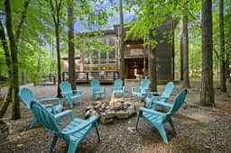 Driftwood Cabin | Broken Bow Cabin with Hot Tub, Fire Pit, Loft & Pet-Friendly Stays - Image 4