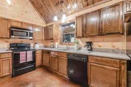 Sweet Home Alabama Cabin | Secluded Broken Bow Cabin with Fire Pit & Pets - Image 4