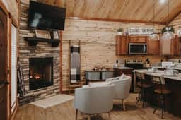 Sweet Thang | Romantic Broken Bow Cabin with Hot Tub, Grill & Pets - Image 2