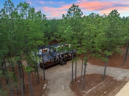 The Gallery In The Pines Luxury Cabin - Image 4