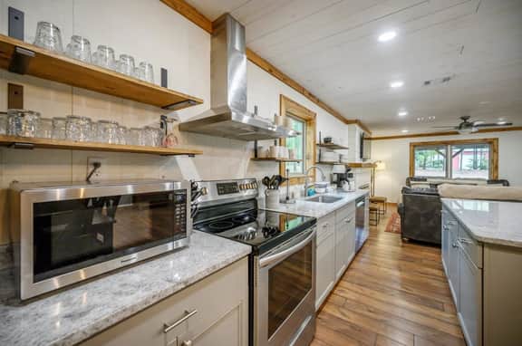 EZ Ridge Retreat | Broken Bow Lake Cabin with Hot Tub, Fire Pit & Pets - Image 2