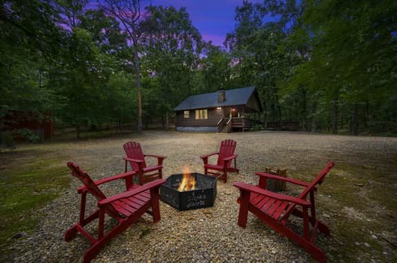 Rosie’s Retreat | Romantic Broken Bow Cabin with Hot Tub, Fireplace & Pets - Image 3