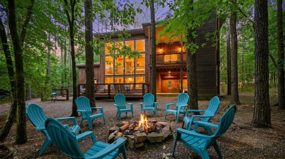 Driftwood Cabin | Broken Bow Cabin with Hot Tub, Fire Pit, Loft & Pet-Friendly Stays - Image 1
