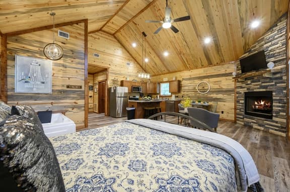 Moonlit Oaks Retreat - Image 1