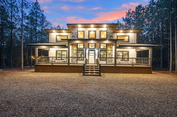 The Gallery In The Pines Luxury Cabin - Image 1